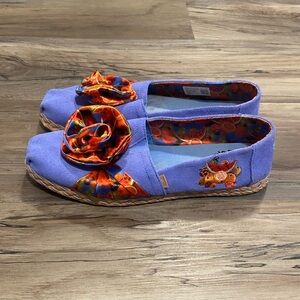 TOMS Alpargatas x Frida Kahlo colorful slip on shoes size 9.5